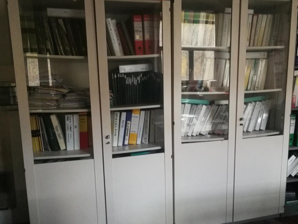 Laboratory Equipment - Various Furniture - Bank. 56/2018 - Prato Law Court - Vendita 8