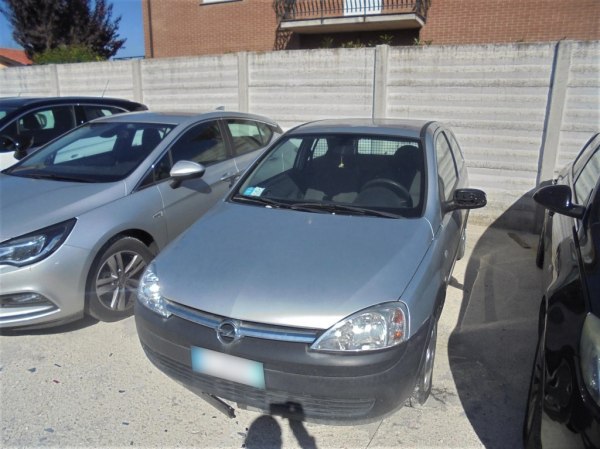 Opel Corsa - Abbigliamento e accessori  - Fall. n. 34/13 - Trib. di Perugia - Vendita 6