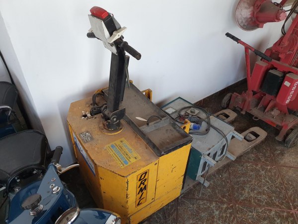 Pallet truck spare parts - Office furniture - Concordato Preventivo. 35/2013 - Trento L.C. - Sale 5