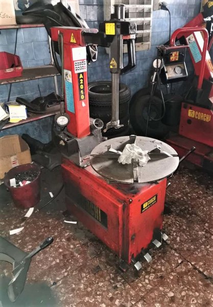 Tire workshop - Equipment and accessories - Bank. 762/2019 - Rome Law Court - Sale 2