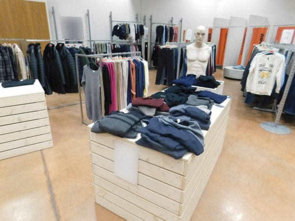 Clothing trade - Brand, machinery and equipment - Bank. 162/2019 - Vicenza L.C. - Sale 4
