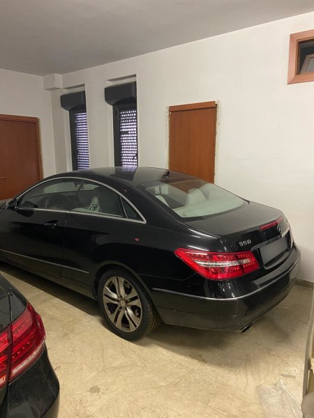 Mercedes E-Class - Jackets and sewing machines - Bank.941/2019 - Milan L.C. - Sale 4