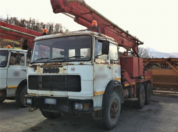 Earth moving - Excavators and vehicles - Cred. Agr. 1/2012 - Avellino L.C. -Sale 3