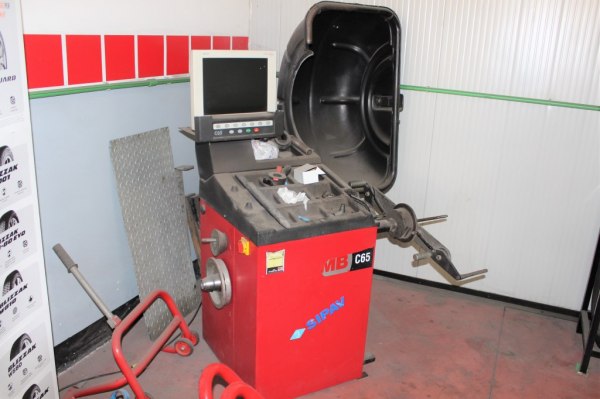 Tire machinery and equipment - Officina Veicoli - Bank. 18/2018 - Caltanissetta L.C.-Sale-4