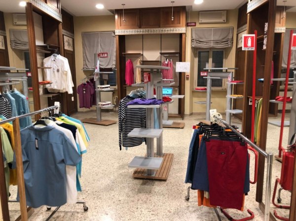 Clothing for men and women - Shop furnishings - Bank. 5/2020 - Rieti L.C. Sale 5
