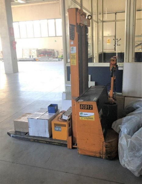 Volkswagen Transporter - Pallet truck and office furniture - Bank. 78/2020 - Vicenza Law Court