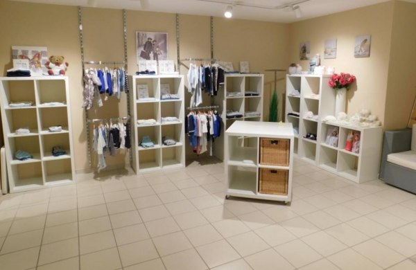 Clothing for men, women and children - Furniture and equipment -  Bank. 4/2021 - Bolzano L.C. - Sale 3