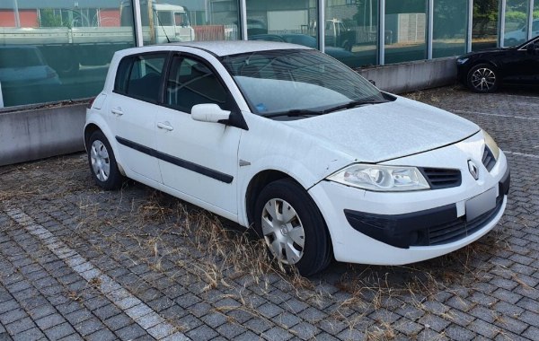 Véhicules, camions et fourgonnettes - Mobilier de bureau - Amm. Str. 3/2016 - Trib. de Vérone - Vente 5