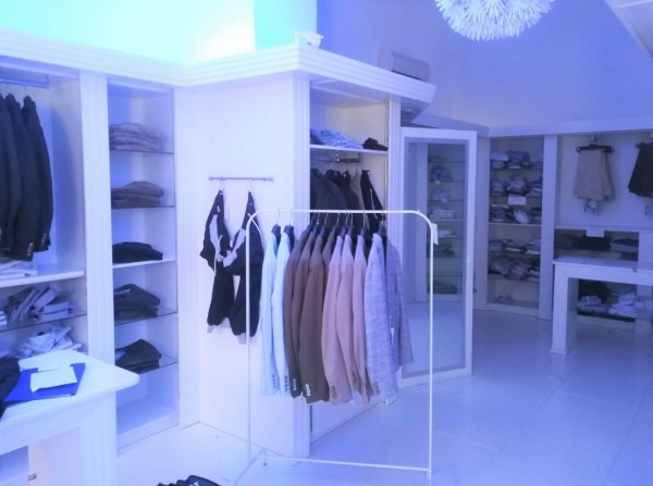 Men's / women's clothing - Shop furnishings - Bank. 1/2021 - Avezzano L.C.-Sale 2