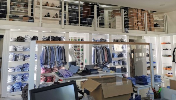 Men's / women's clothing - Shop furnishings - Bank. 1/2021 - Avezzano L.C. - Sale 2