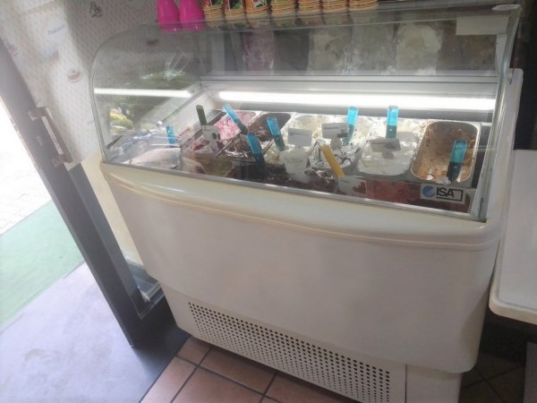 Ice cream counter and showcase fridge - Mob. Ex. n. 1506/2021 - Catania Law Court 
