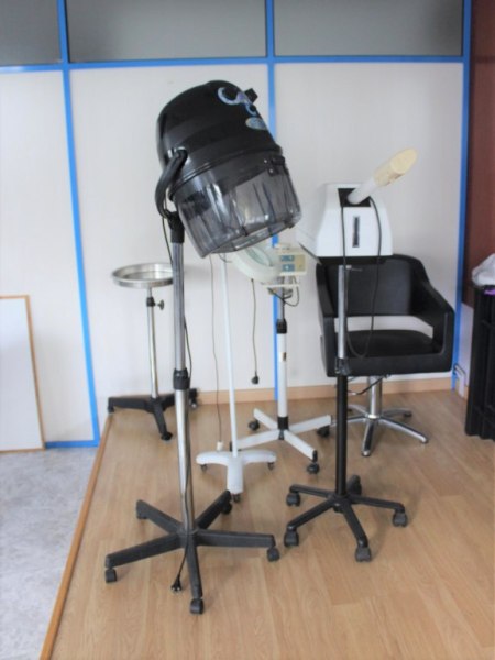 Hairdressing Furniture and Equipment - Bank. 99/2021 - La Coruña Law Court n. - Sale 2