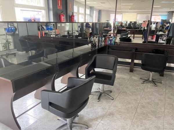 Hairdressing Furniture and Equipment - Bank. 99/2021 - La Coruña Law Court n. - Sale 2