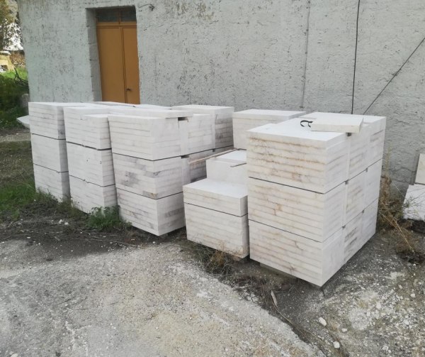 Excavator and Forklift - Marble Slabs and Equipment - Bank. n. 8/2021 - Trapani Law Court - Sale 2