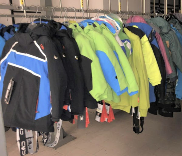 Clothing for men, women and children and sports equipment - Bank. 16/2021 - Venice L.C.