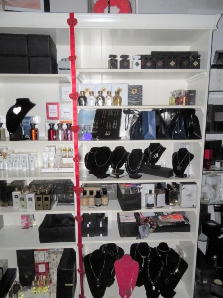 Creams Perfumes and Various Accessories - Bank. 41/2021 - Roma Law Court  - Sale-6