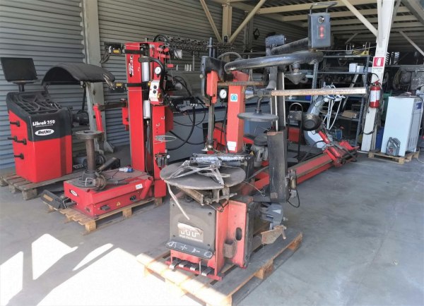 Butler wheel balancer and tire changer - Capital Goods from Leasing - Intrum Italy S.p.A. 