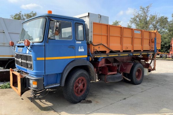 IVECO compactor and salt spreader trucks - Bank. 60/2020 - Venezia L.C - Sale 6