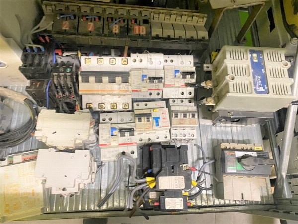 Office furniture and equipment - Materials for electrical installations - Bank.10/2021 - Siracusa L.C. - Sale 4