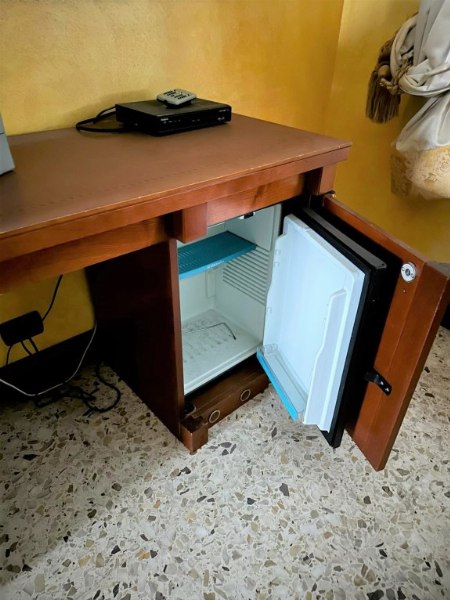 Furniture for hotels - Voluntary Liquidation - Law Court of Reggio Calabria - Sale 7