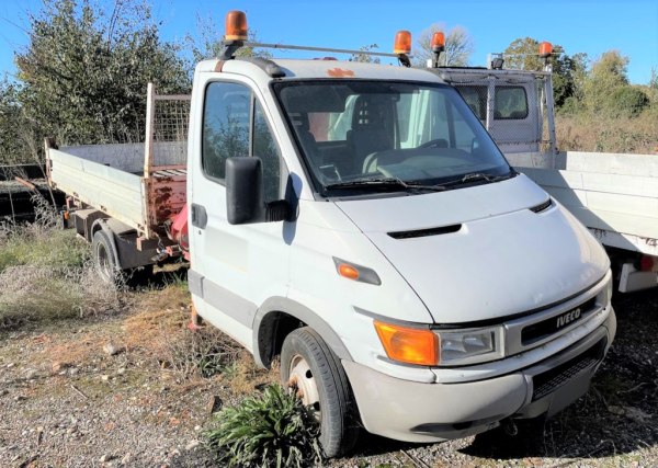 Trucks and vans - Trailers and cars - Bank. 10/2021 - Rovereto Law Court