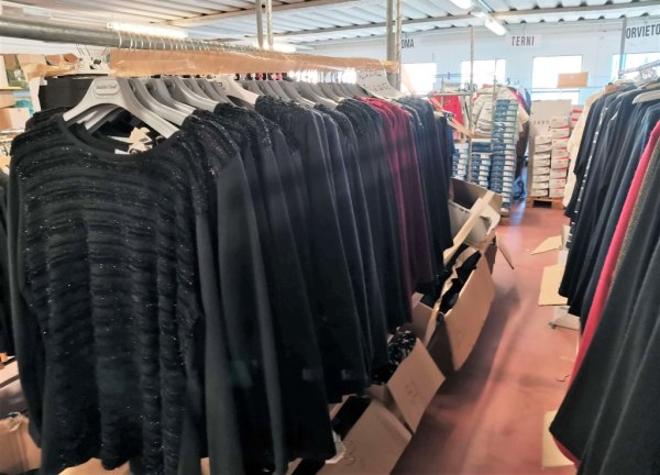 Abbigliamento Uomo Donna Bambino - Arredi Negozio - Fall 18/2021 - Trib di Viterbo 