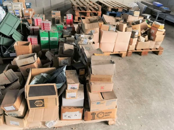 Small Parts Warehouse - Shelving - Bank. 51/2020 Bari Law Court
