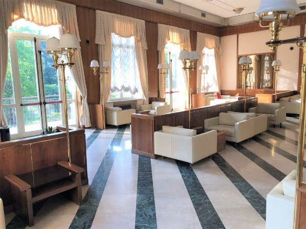 Equipment for catering and hotels furniture - Bank. 128/2019 - Verona L.C. - Sale 2