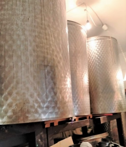 Steel wine tanks - bank 8/2019 Tivoli law court