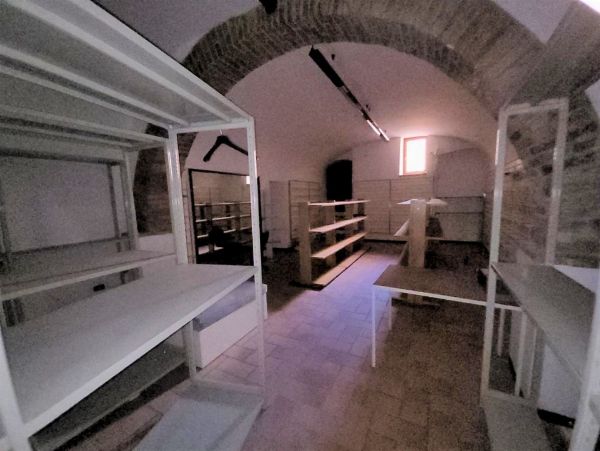 Reoler og butiksmøbler - C.P. 12/2018 - Domstol i Spoleto - Salg 10