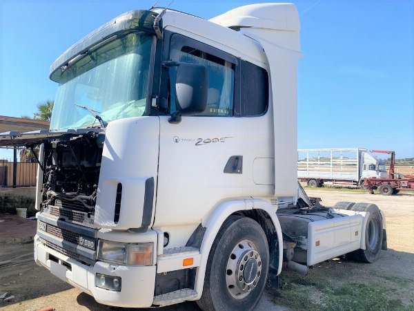 Scania Road Tractor and Various Equipment - Bank. 13/2018 - Gela Law Court - Sale 2