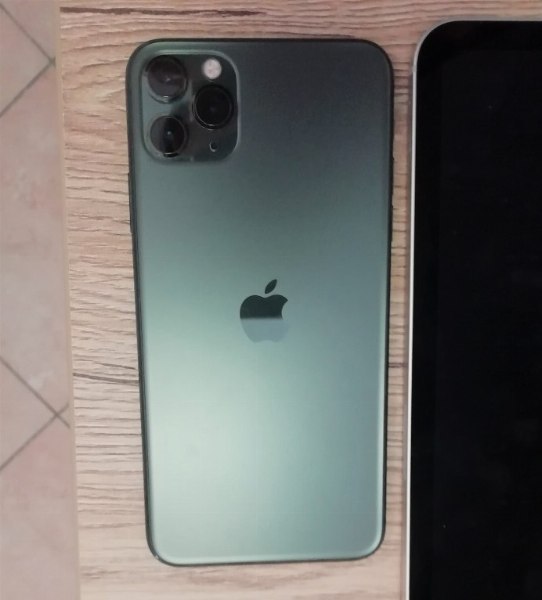 iPhone 11 Pro Max e iPad Pro - Various equipment - Bank. 30/2021 - Benevento L.C. - Sale 5