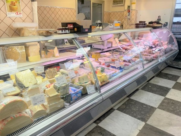 Supermarket equipment and furnishings - Bank. 06/2020 - Gela Law Court - Sale 2