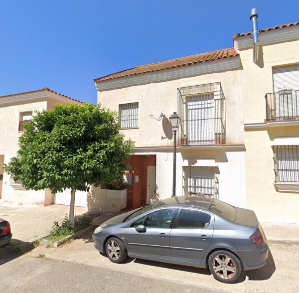 Cuota 50% de Vivienda Unifamiliar en Santiponce - Sevilla - Tribunal de Instancia Mercantil de Sevilla