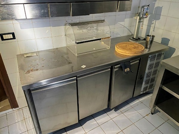 Bar/Ice Cream Parlor - Furniture and Equipment - Bank. 30/2022 - Trento L.C. 