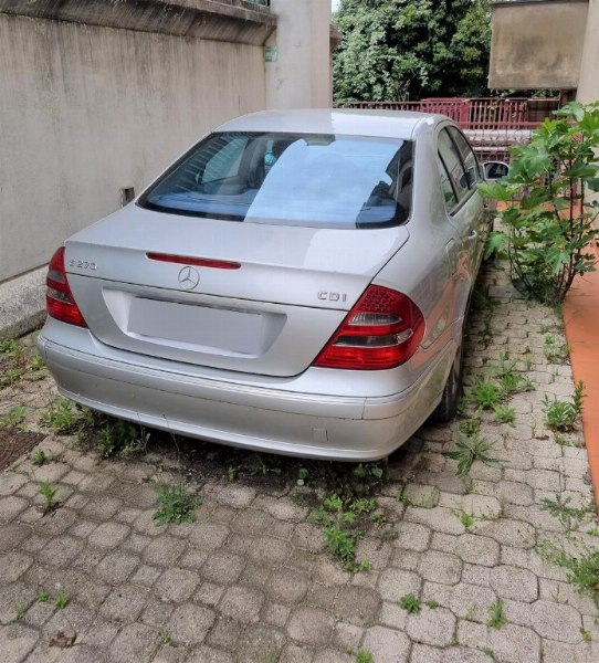 Mercedes E 270 - Camión isotérmico - Fall. 23/2015 - Trib de Spoleto - Venta 5