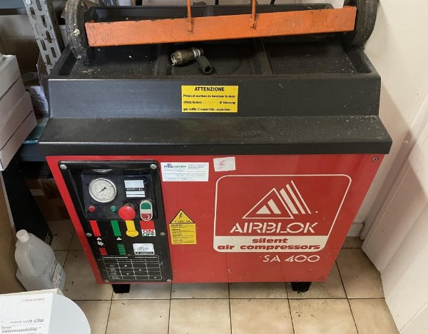 Clothing - Machinery and equipment - Bank. 52/2022 - Rovigo L.C. - Sale 2
