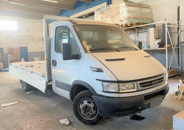 Kuorma-auto IVECO, FIAT Panda ja - Transpallet OM - Konkurssi 15/2019 - Gela Tuomioistuin