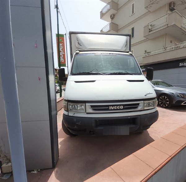 Supermarket furniture and equipment - IVECO van - Judical Clearance n. 46/2023 - Napoli Nord Law Court - Sale 2