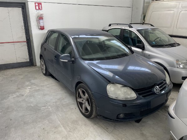 Mercedes Sprinter y Volkswagen Golf - Administración Judicial n. 22/7816 - Tribunal de Verona