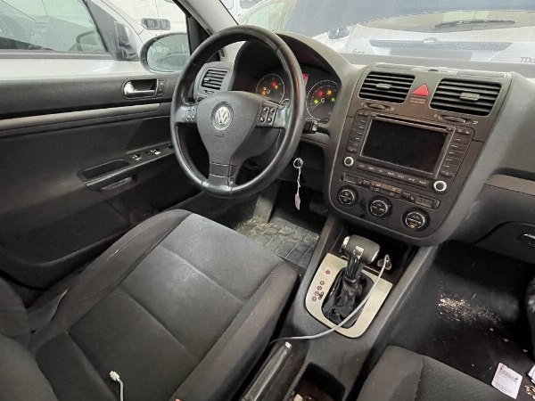 Mercedes Sprinter y Volkswagen Golf - Administración Judicial n. 22/7816 - Tribunal de Verona