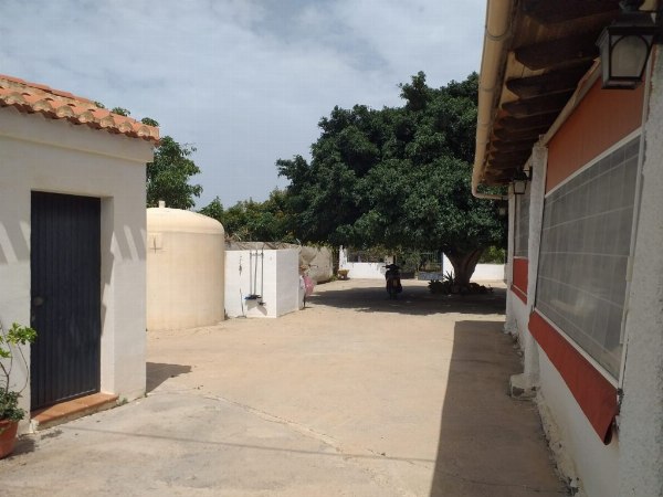 Cuota del 50% de una finca rústica y construcciones en Motril - Granada - Juzgado Mercantil N°1 Granada