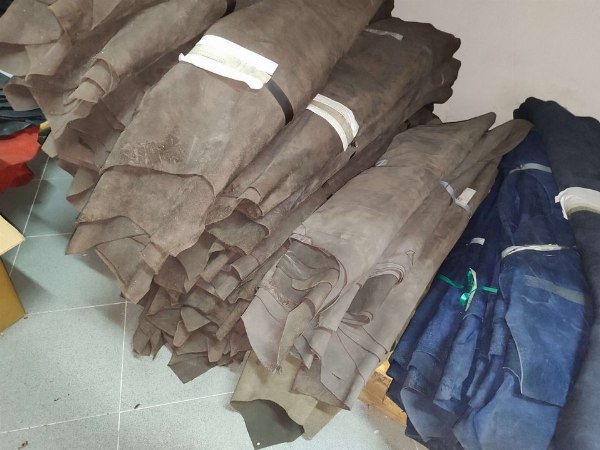 Rolls of leather - Shelving and equipment - Judical Clearance n. 59/2023 - Napoli Nord Law Court