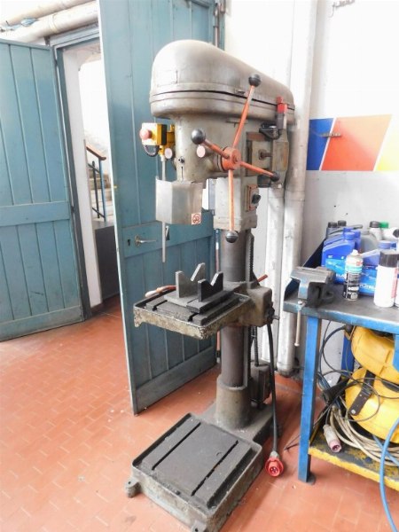 Furniture and equipment for vehicle workshops and offices - Bank. 45/2019 - Vicenza L. C.