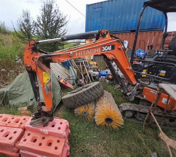 Hitachi Zaxis Mini Excavator - FIAT IVECO 35C13 and Hamm Roller - Bank. 17/2019 - Barcellona Pozzo di Gotto L.C. - Sale 2