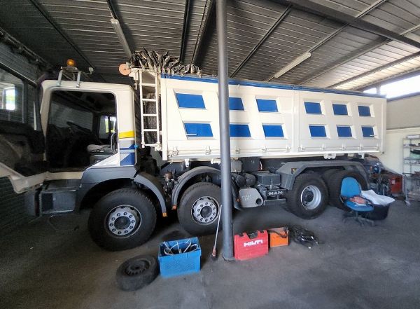 Ciężarówki FIAT i IVECO - Ciągniki drogowe i przyczepy - Upadłość 18/2021 - Sąd w Materze - Sprzedaż 2