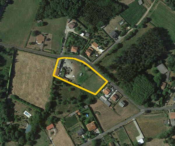 Terreno, nave y vivienda en Ordes y Santiago, A Coruña