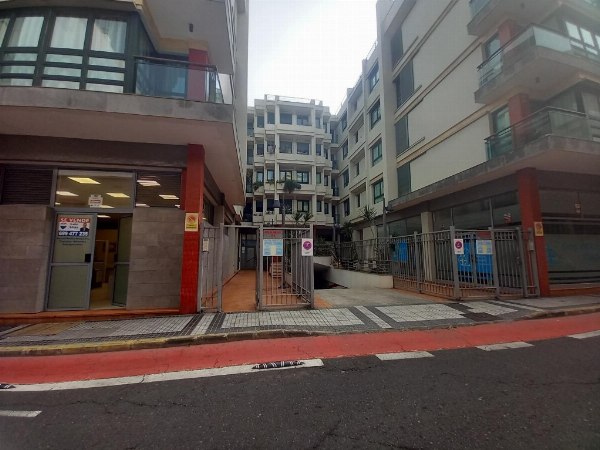 Local Comercial y 2 plazas de garaje - Juzgado N.3 de Las Palmas de Gran Canaria