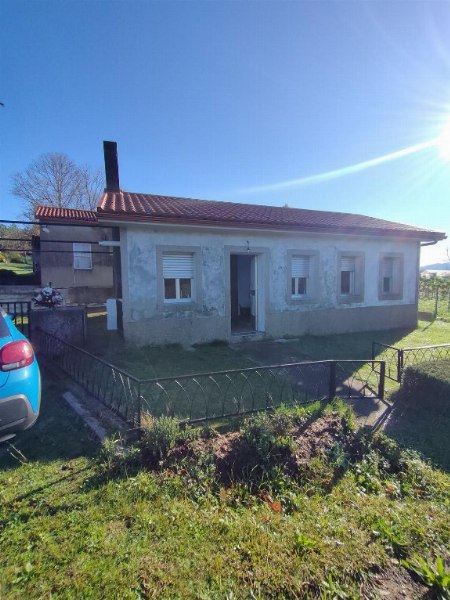 Share for a house and land in Santiago de Compostela - Law Court No. 3 of A Coruña