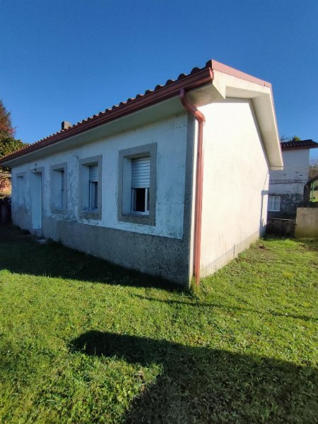 Share for a house and land in Santiago de Compostela - Law Court No. 3 of A Coruña